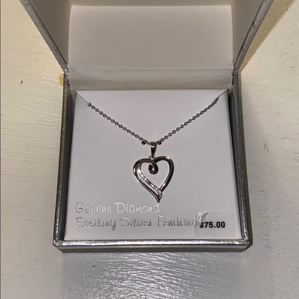 STERLING SILVER PENDANT NECKLACE